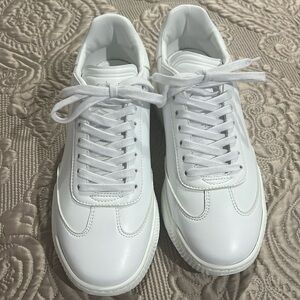 Stella McCartney sneaker size 39